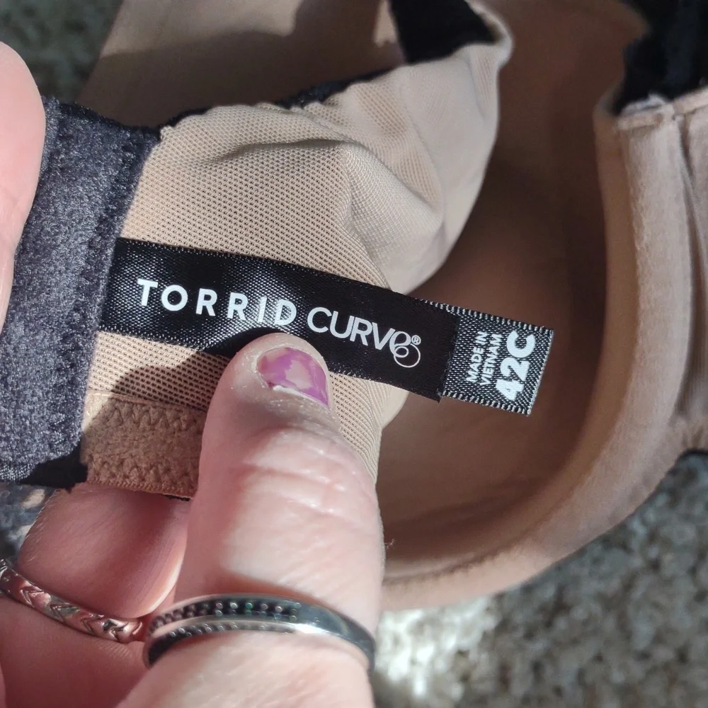 Torrid lightly lined full coverage balconette, 42C‎